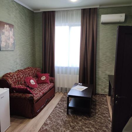 Mishel Plus Hotell Charkiv Exteriör bild