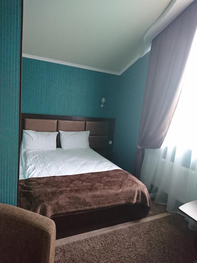 Mishel Plus Hotell Charkiv Exteriör bild