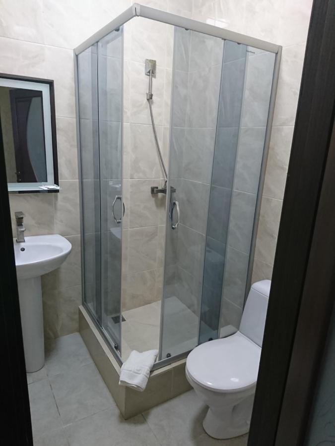 Mishel Plus Hotell Charkiv Exteriör bild