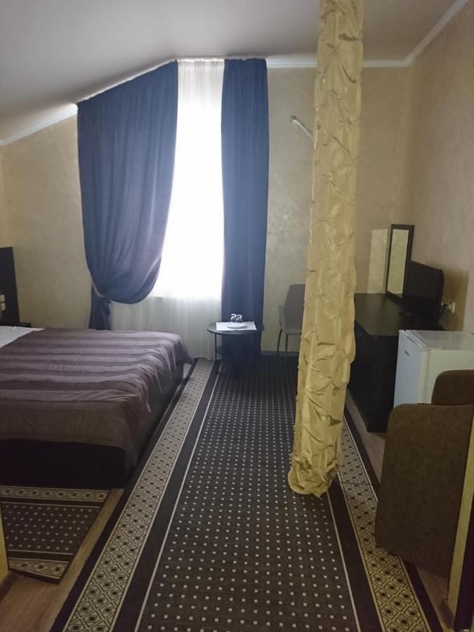 Mishel Plus Hotell Charkiv Exteriör bild