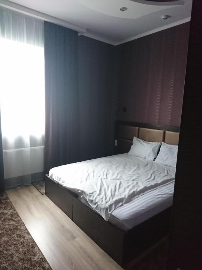 Mishel Plus Hotell Charkiv Exteriör bild