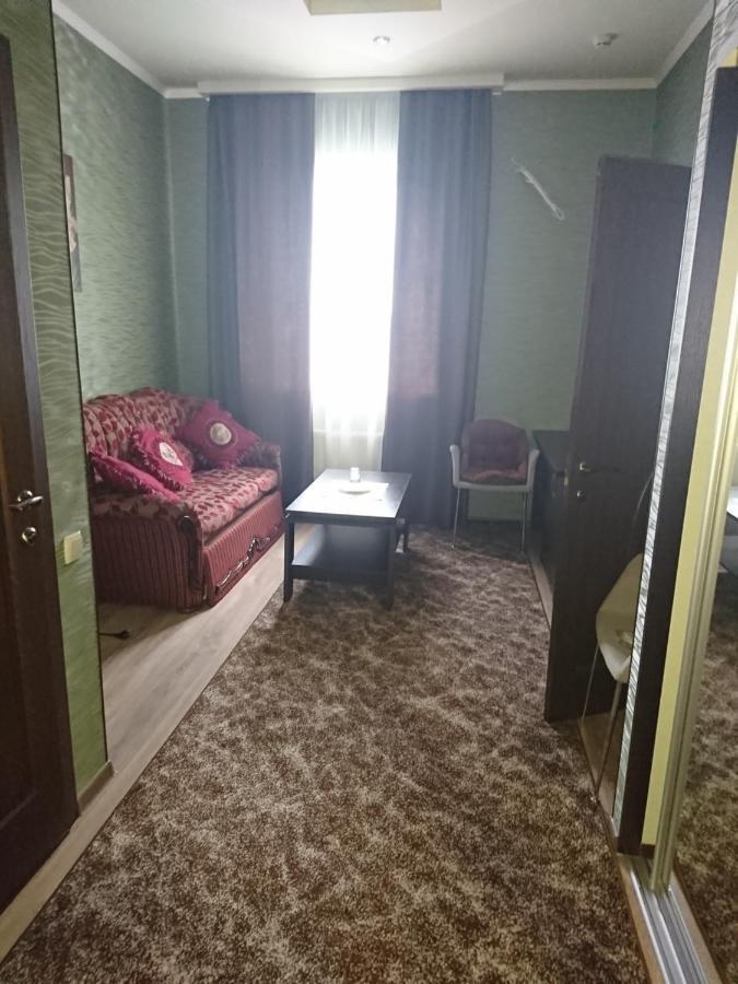 Mishel Plus Hotell Charkiv Exteriör bild