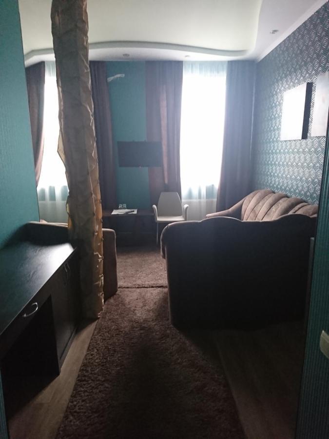 Mishel Plus Hotell Charkiv Exteriör bild