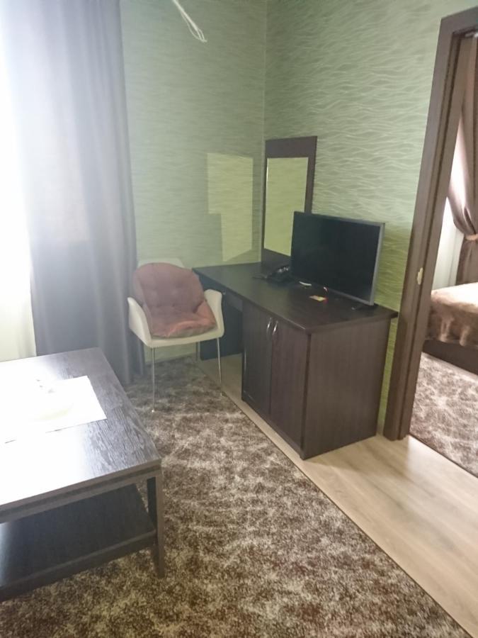 Mishel Plus Hotell Charkiv Exteriör bild