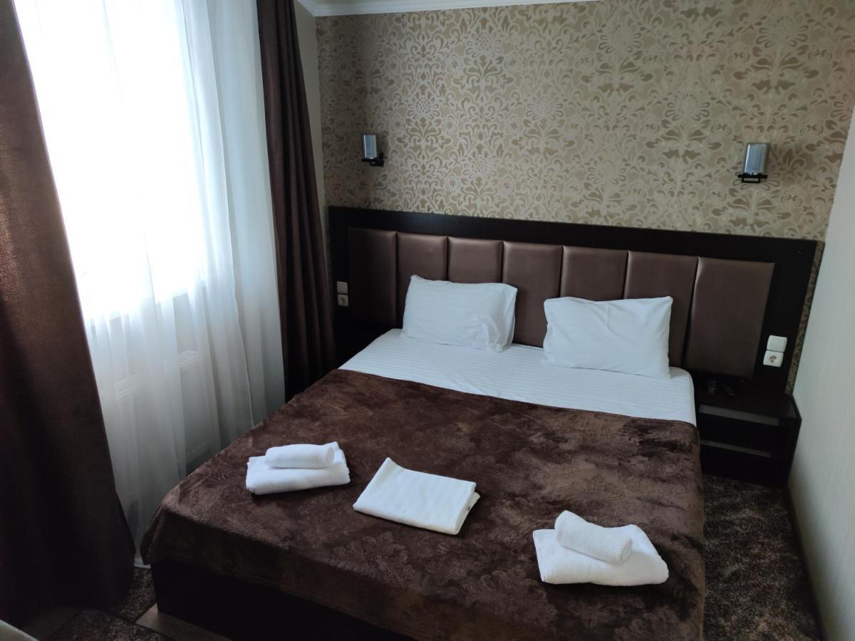Mishel Plus Hotell Charkiv Exteriör bild